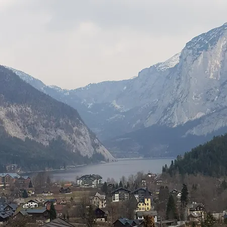 Hiasn Haus *